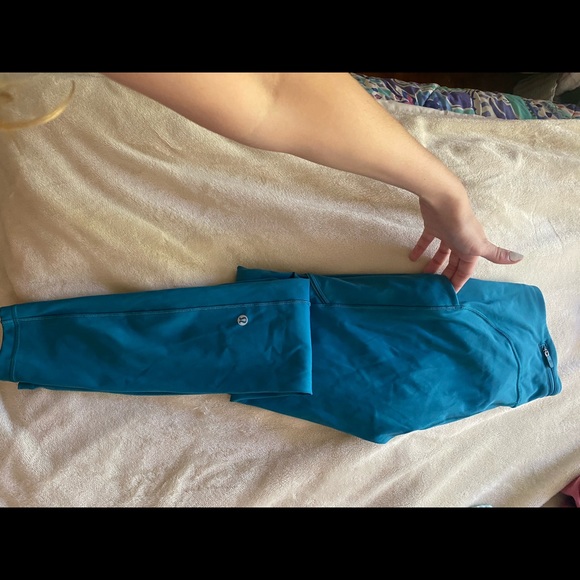 Blue lulu lemon leggings with pocket - Picture 3 of 4